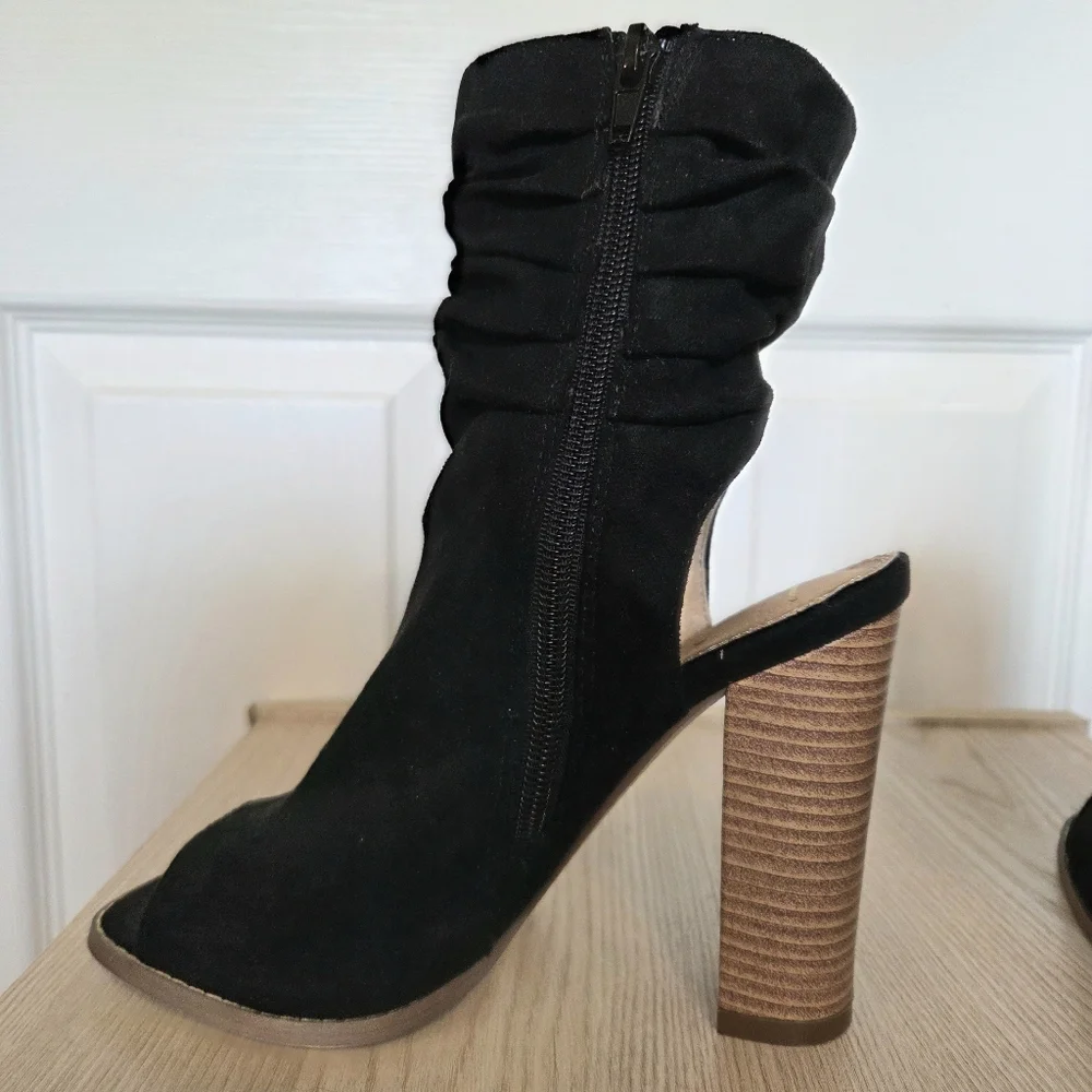 Lulus Black Open Toe Open Back Zip Up Scrunched Stacked Heel Booties Size 7